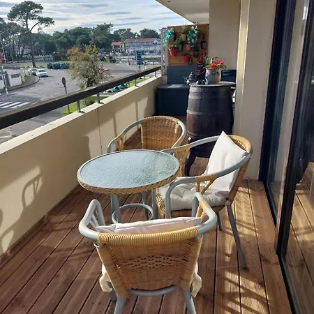 Apartment Avec Balcon Au Pied Du Port