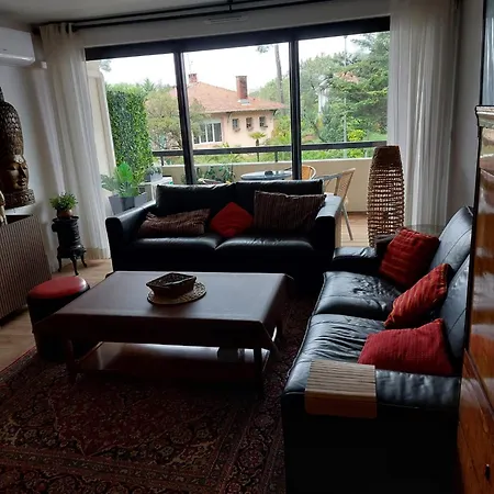 Apartment Avec Balcon Au Pied Du Port